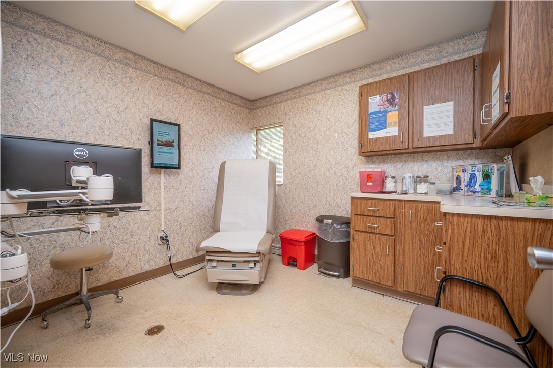 Village/Mineral Rdg - Commercial Sale