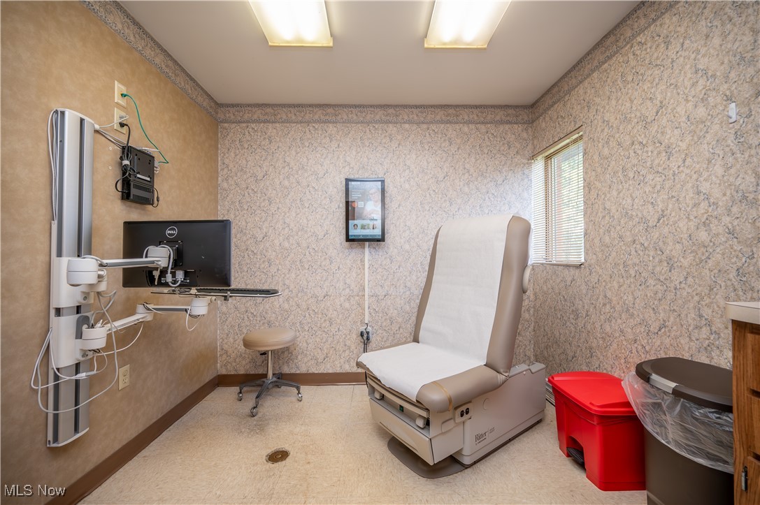 Village/Mineral Rdg - Commercial Sale