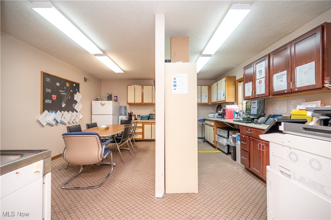 Village/Mineral Rdg - Commercial Sale