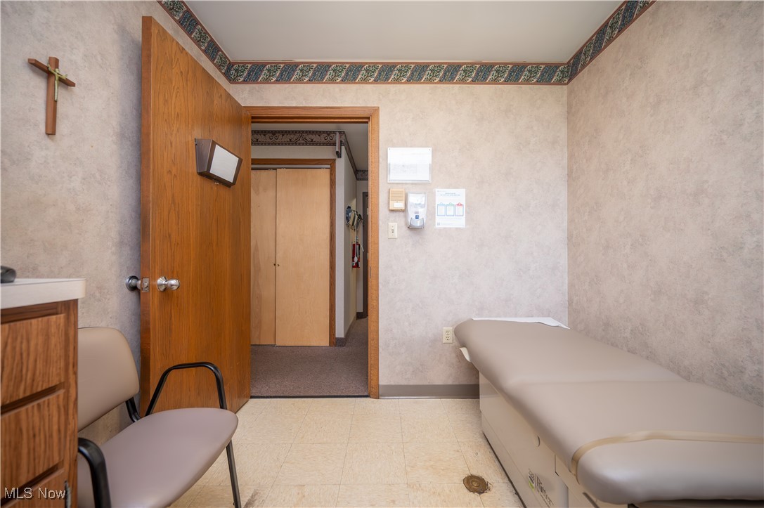 Village/Mineral Rdg - Commercial Sale