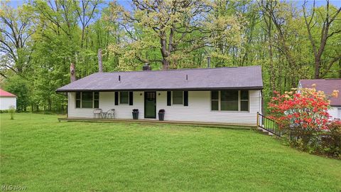 Homes For Sale - 5452 W Webb Road<br/> Youngstown, OH 44515