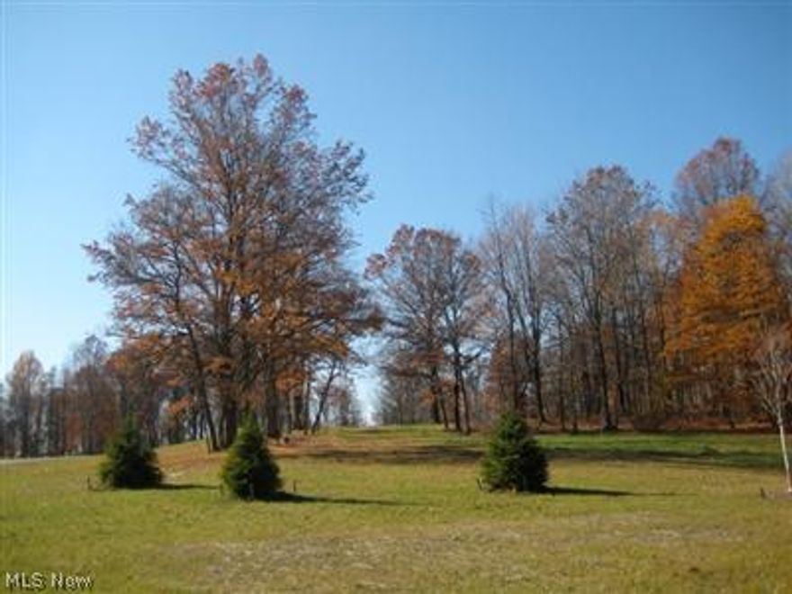Luxury homesite in Premier residential community. Magnificant large wooded lot adjacent to the National Park. 3.2 acres.