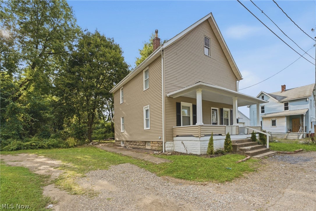 617 Carnahan Avenue NE