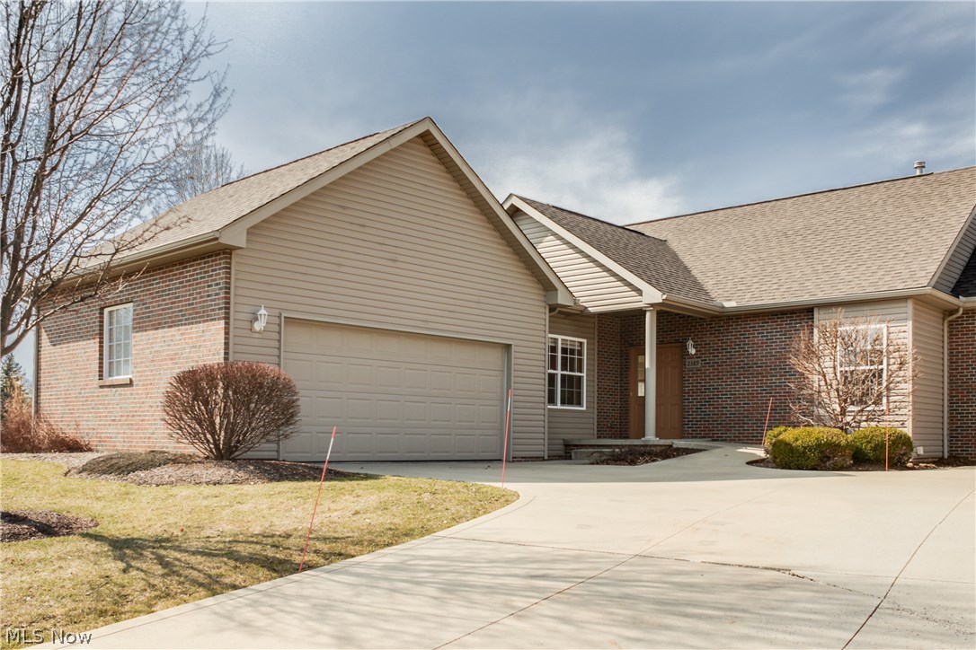 Don't wait to see this beautiful and spacious 1364 square foot, 3 bedroom, 2 full bath condominium in Stow! The Living Room and Dining Room area are open and inviting with a fireplace and lots of windows. Walk out to the back porch from double doors through the Living Room. The Master Bedroom features a vaulted ceiling, walk-in closet, and of course, a full bathroom. The basement is huge and ready for you to build your dream entertainment area. This one's a MUST SEE at a GREAT PRICE!