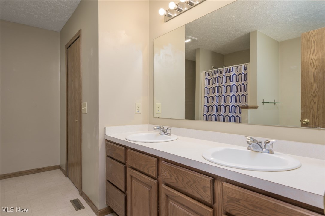 2943 Crown Pointe Drive, Stow, Ohio image 20