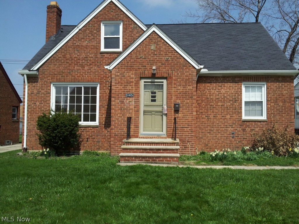 Great single family home with hardwood floors on the first level and newer carpet on second level. Nice rec area in the basement, 4 bedrooms, and easy commute to major hospitals with plenty of shopping & restaurants just minutes away. Kitchen appliances will be provided.