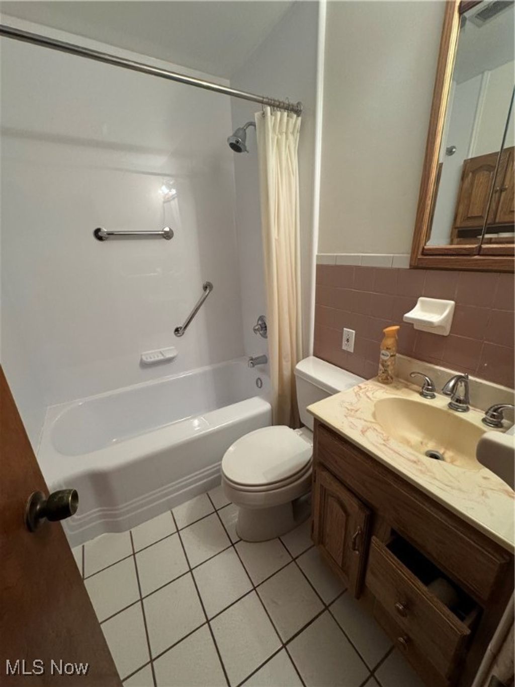 Photo of 1331 Bradford Street NW, Warren, OH 44485 (MLS # 5165793)