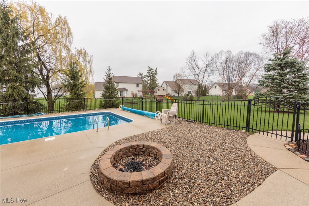 33720 N Fall Lake Drive, Avon, Ohio image 3