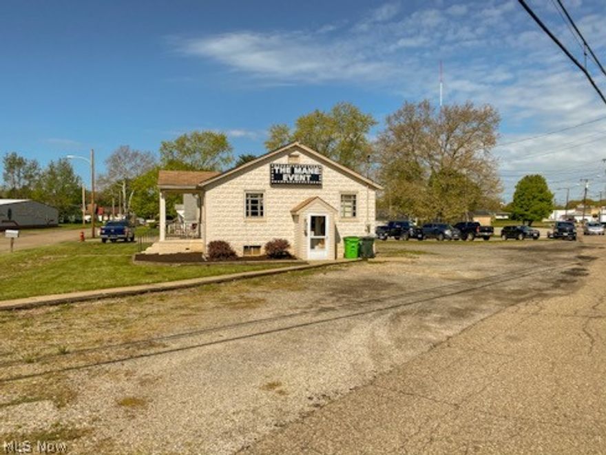 Commercial - Retail - Office space for sale or lease. 1560 Sq ft of open space between both levels. This listing features 2 bathrooms and a kitchen area. Sale also includes washer and dryer. Perfect for salon as its already set up with 2 bowl wash area and 3 booths on upper level. Lower level offers 3 wash areas and room for multiple stations. Space can easily be converted to nail or massage area. This building could easily be used for an office. Don't miss out on this opportunity in a growing business area.