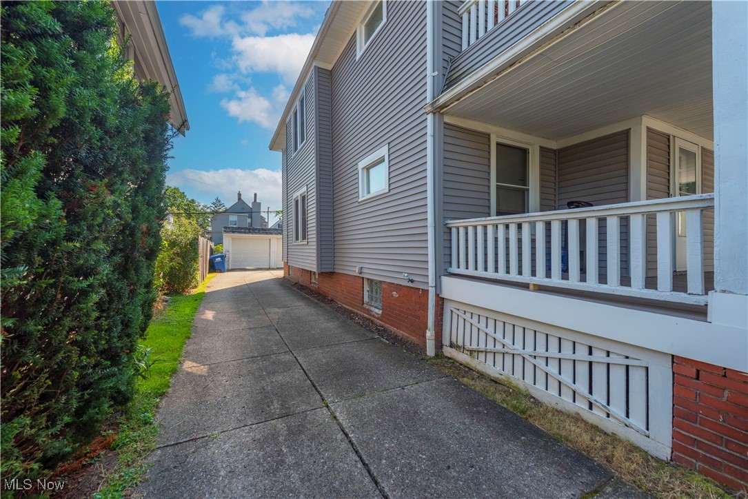 Henry Grombachers - Residential Income