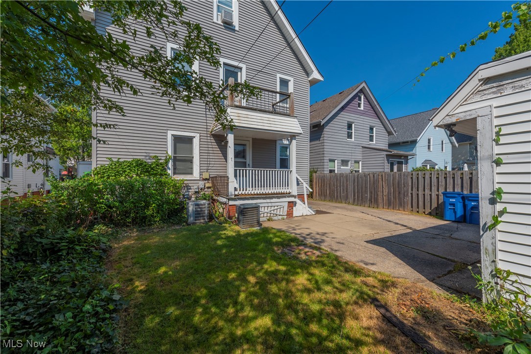 Henry Grombachers - Residential Income