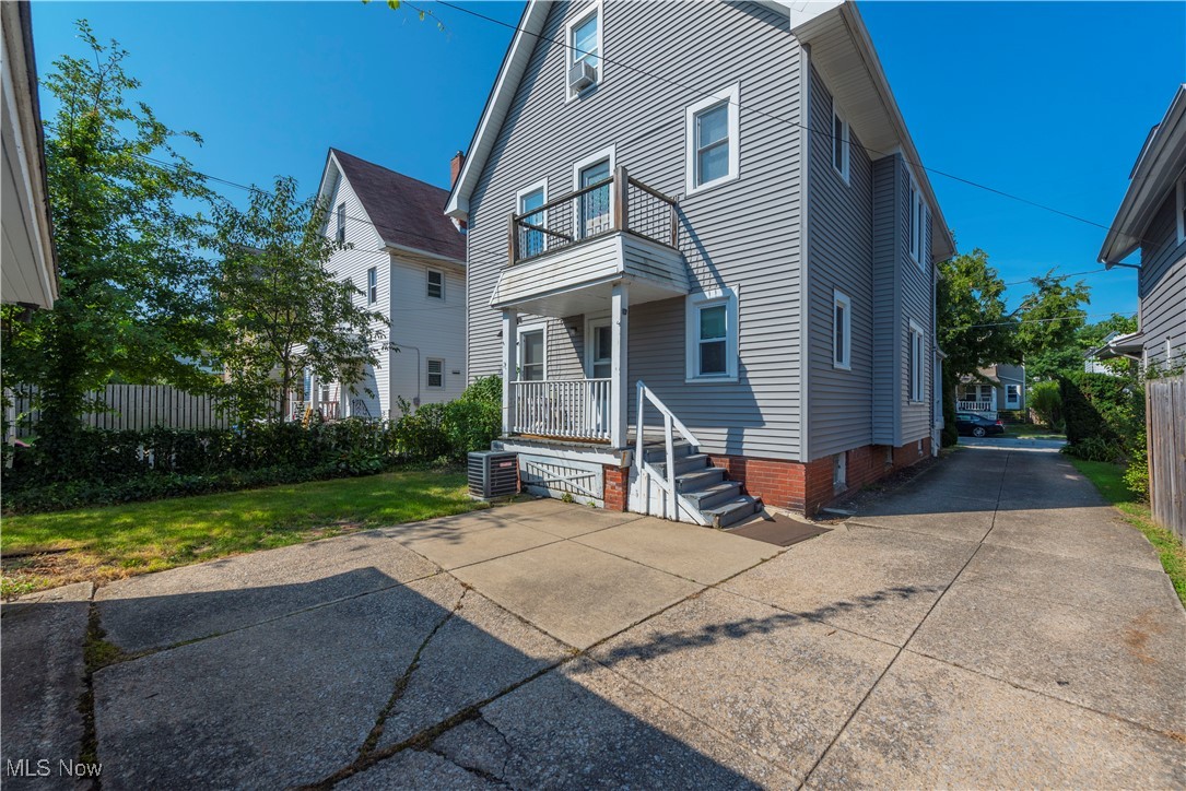 Henry Grombachers - Residential Income