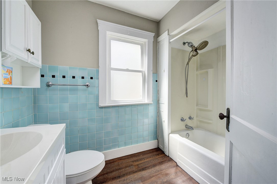 Henry Grombachers - Residential Income