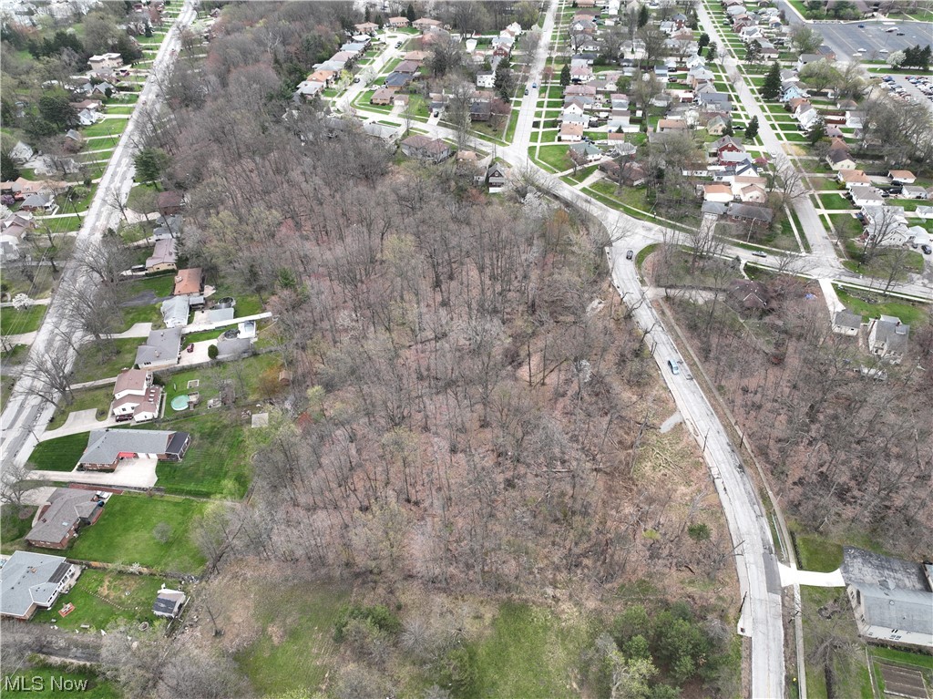 VL Orchard Park Drive, Parma, Ohio image 9