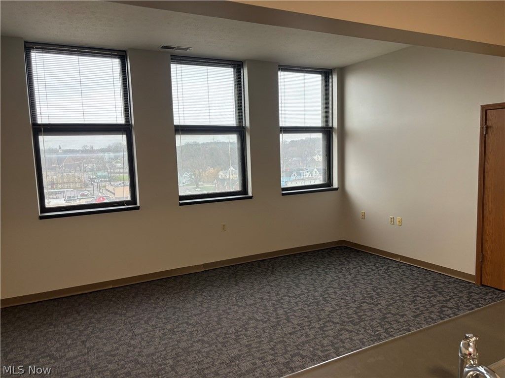 Photo of 59 Lincoln Way E #702, Massillon, OH 44646 (MLS # 5198719)