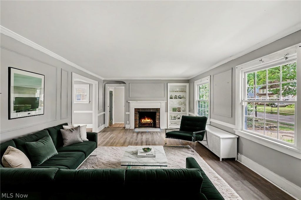 Photo of 1371 Lynn Park Drive, Cleveland, OH 44121 (MLS # 5223890)