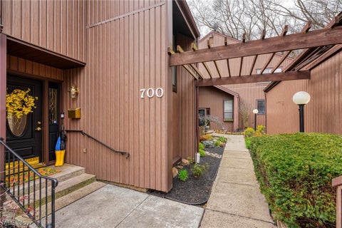 Condo For Sale - 700 Tall Oaks Court<br/> Newark, OH 43055