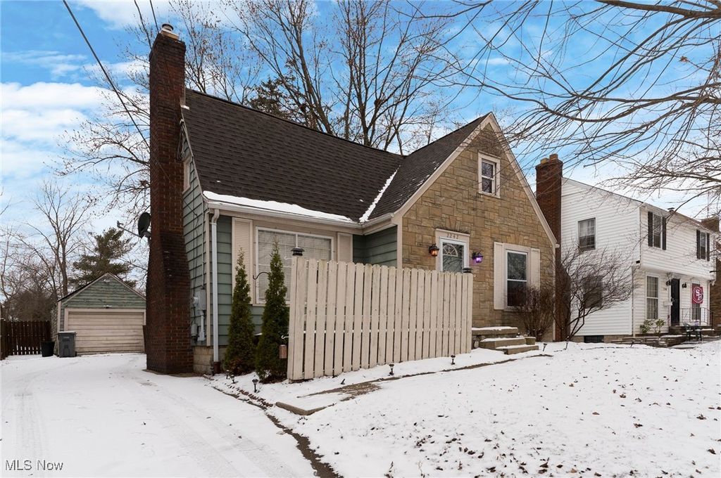 Photo of 2242 Cordova Avenue, Youngstown, OH 44504 (MLS # 5177159)