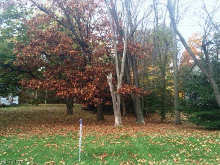 Great buildable lot with Lake Cable privileges. Sewer can be ran to the lot. Please call for details.