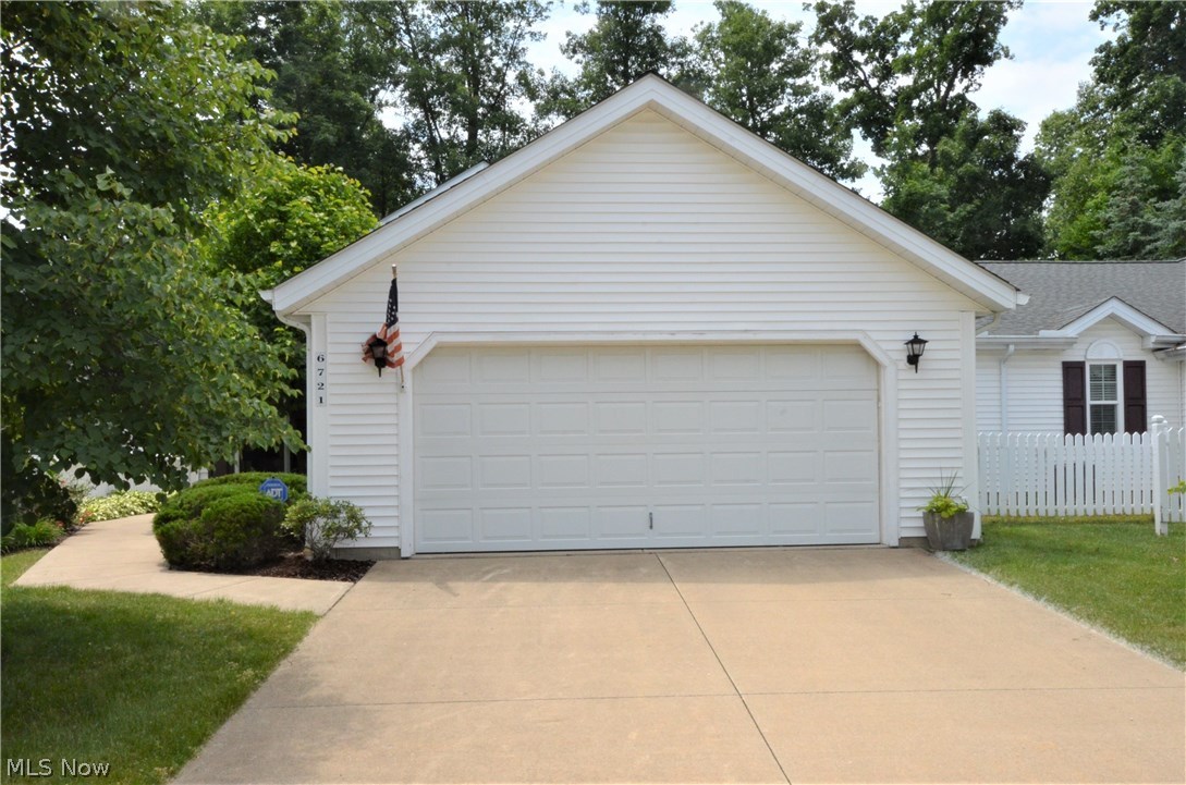 Rare ranch condo with volume ceilings and neutral décor. Private oversized patio with wooded view and southern exposure, accessible through double sliders. Roof replaced in 2016. Spacious eat-in kitchen with generous counter space. Formal dining room. Gas log fireplace.