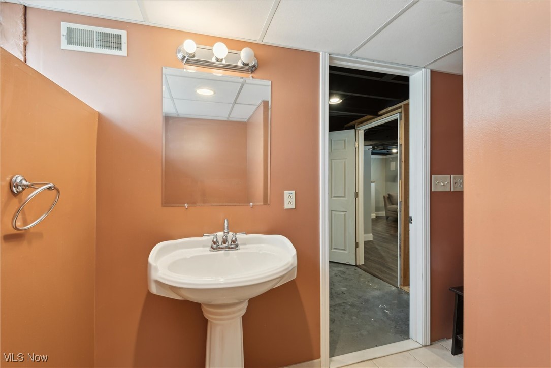 17409 Tarrymore Road, Cleveland, Ohio image 36