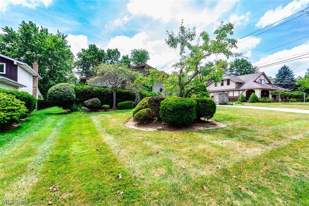 Photo of 6694 Beverly May Drive, Independence, OH 44131 (MLS # 5225685)
