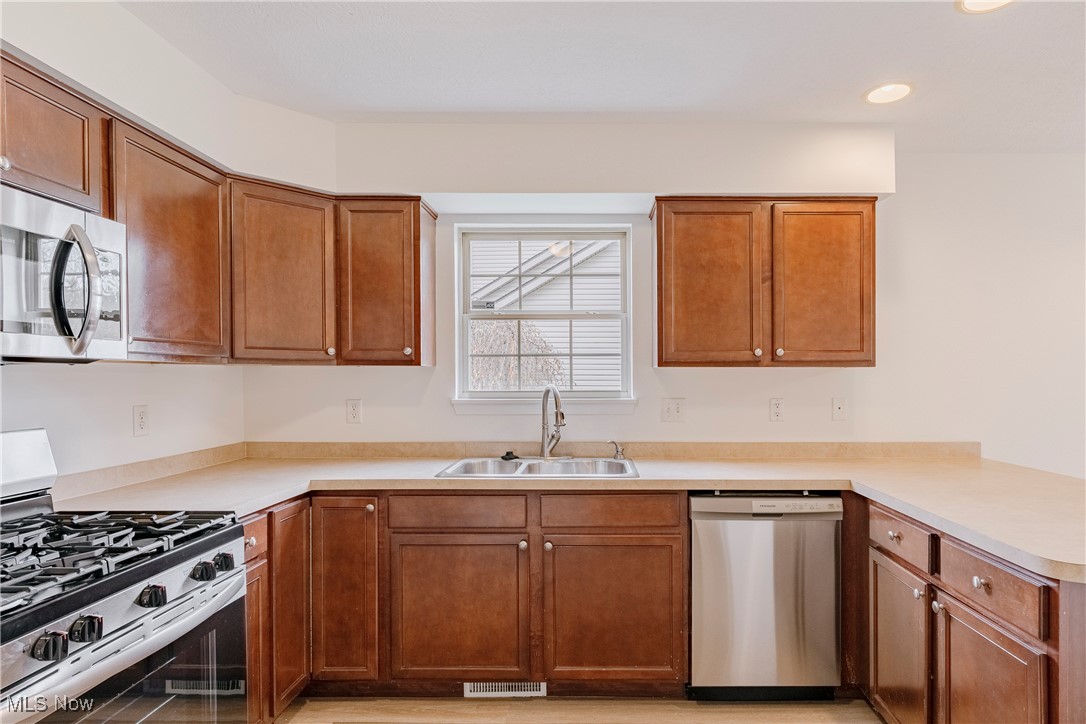 Creekside/Pleasant Lakes Condo - Residential