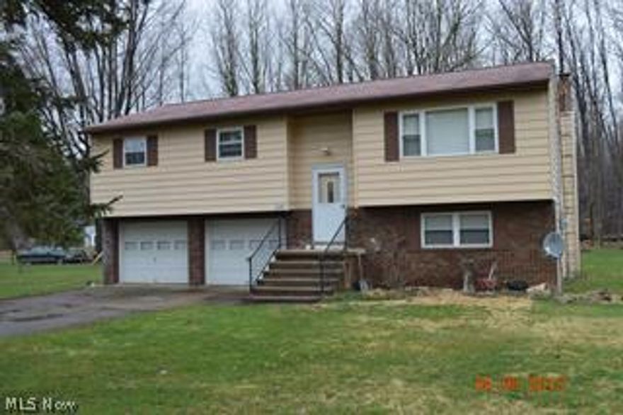 Motivated seller! 3 bedroom, 1 bath, bi-level located on quiet street with wooded backyard view. Home was completely remodeled in 2002. Home features central air, and individual climate control rooms for added comfort. Home features tilt-in windows for ease of cleaning. Finished lower level family room with brick fireplace waiting for a new wood burner! Seller to escrow for septic upgrade/repair to meet TCHD regulations!