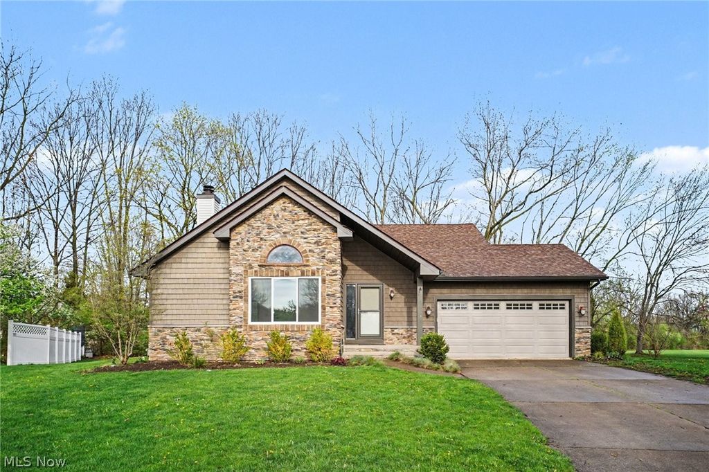 Photo of 9505 Green Valley Drive, Mentor, OH 44060 (MLS # 5202341)