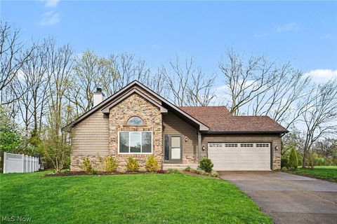 Homes For Sale - 9505 Green Valley Drive<br/> Lake County, Mentor, OH 44060