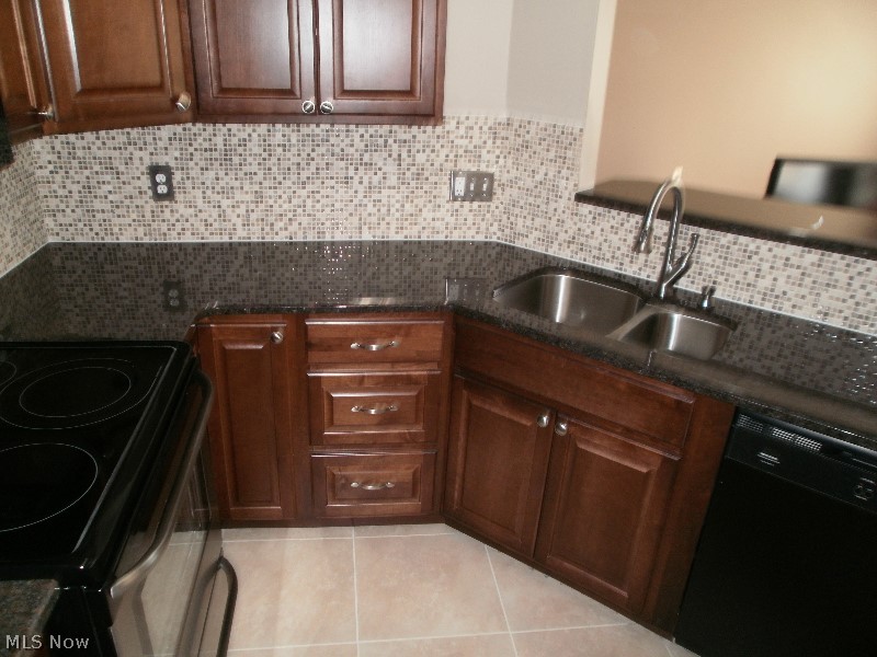 Brookledge Commons Condos - Residential