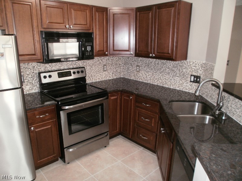 Brookledge Commons Condos - Residential
