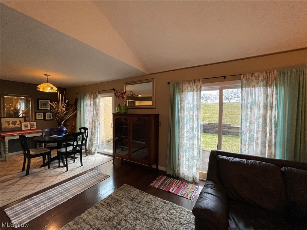 Windchimes On Summit - Residential