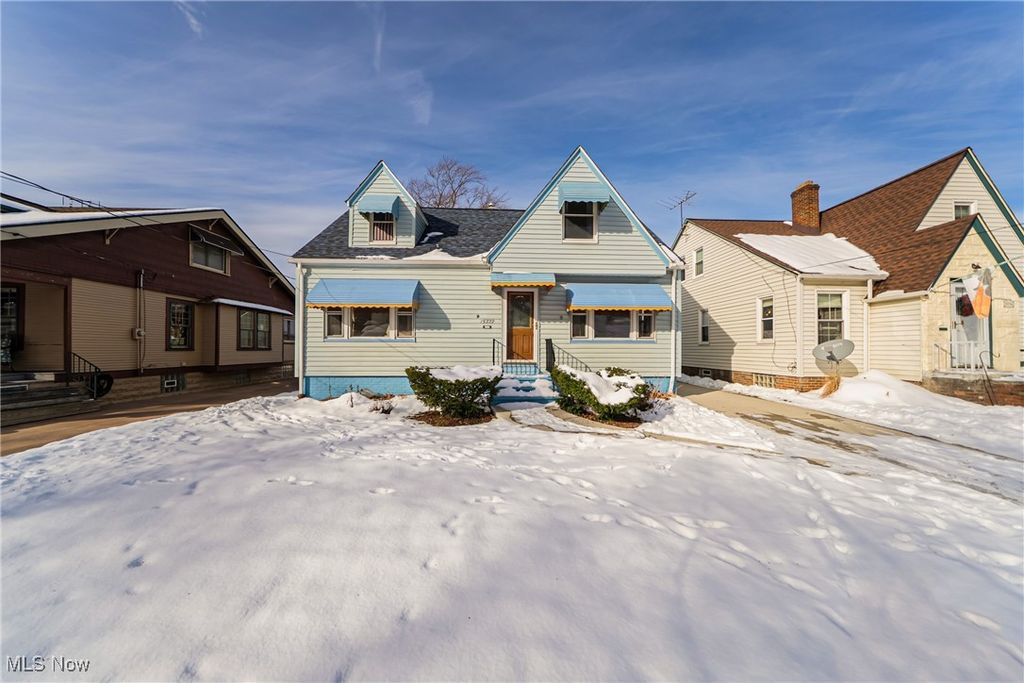 Photo of 15722 Lydian Avenue, Cleveland, OH 44111 (MLS # 5176259)