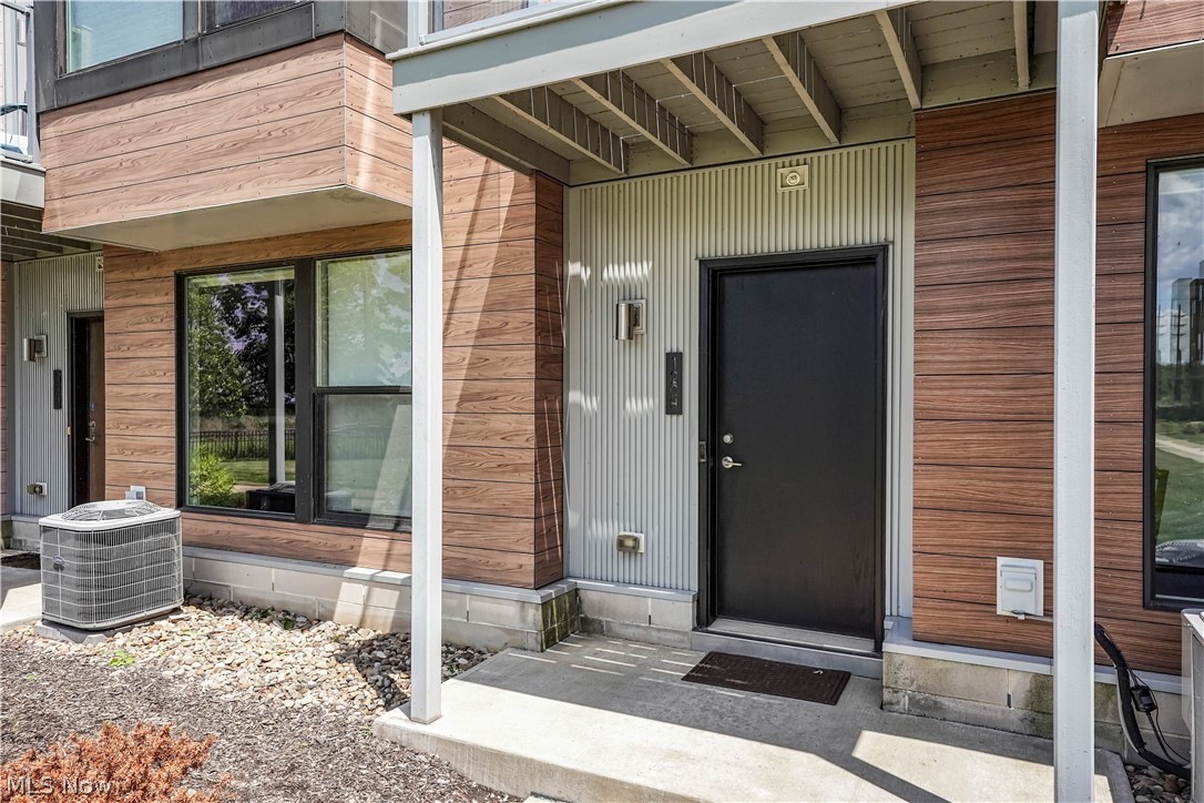 1208 W 73rd Place