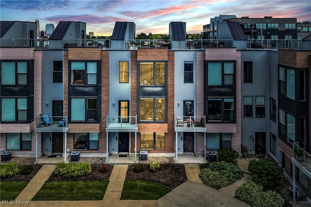 1208 W 73rd Place