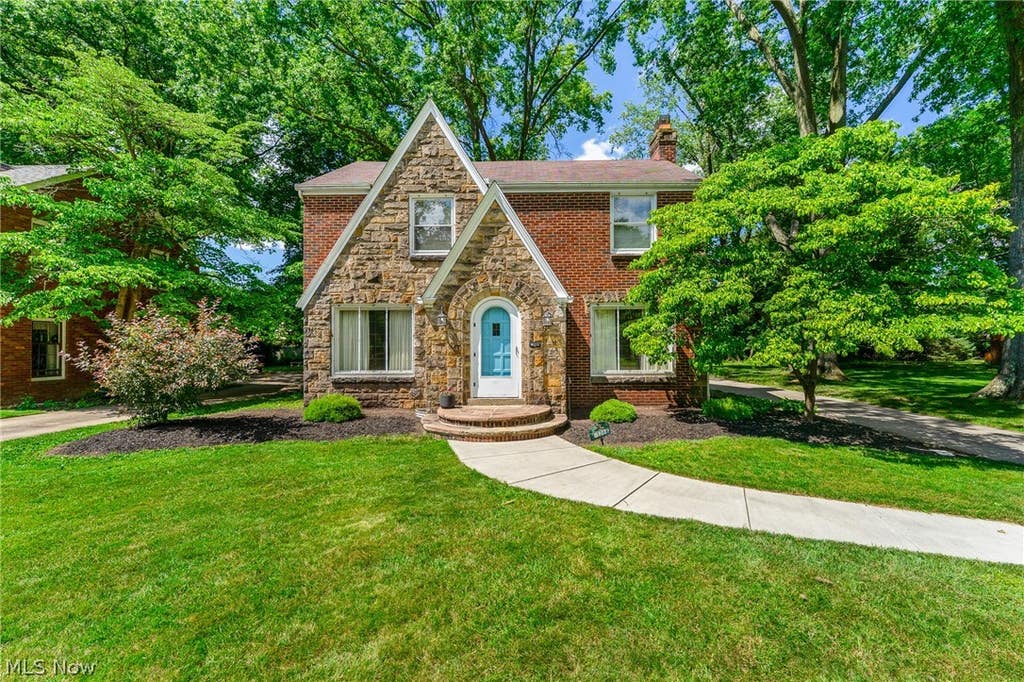 Photo of 124 Danbury Drive, Boardman, OH 44512 (MLS # 5220374)