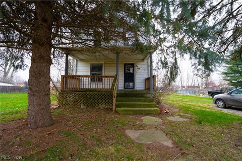 Homes For Sale - 148 Oak Street<br/> Elyria, OH 44035