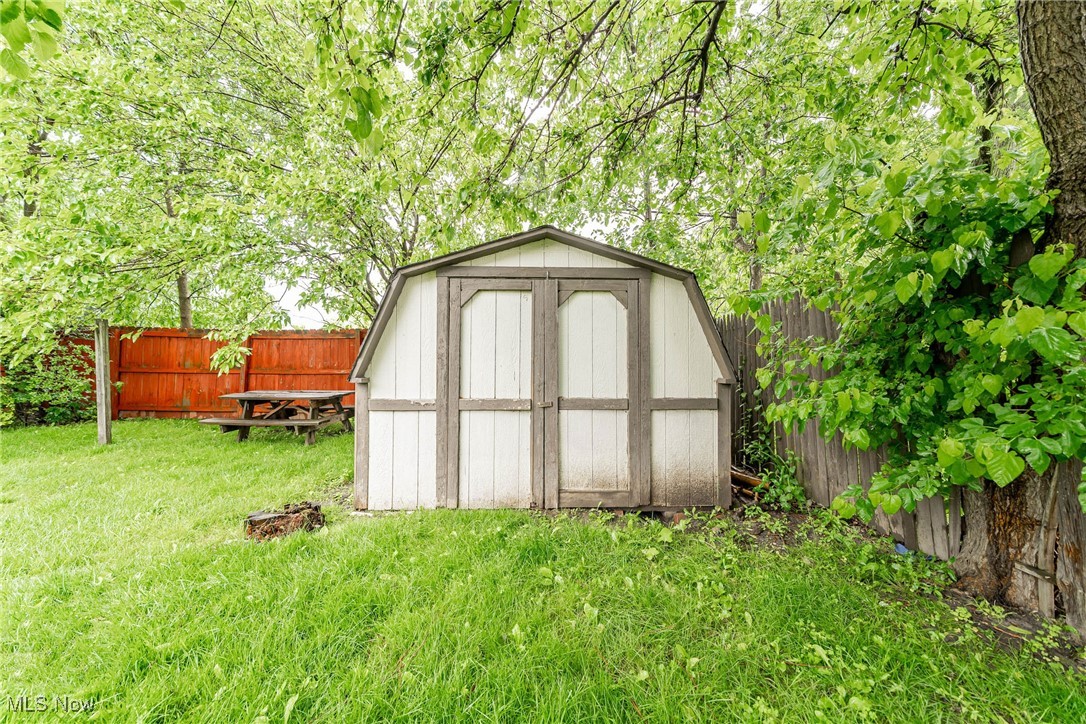 18600 Rockland Avenue, Cleveland, Ohio image 33