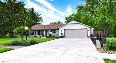 Homes For Sale - 10797 Meadowgrass Road<br/> Strongsville, OH 44149