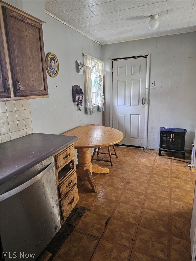 Colonial 03 - Residential