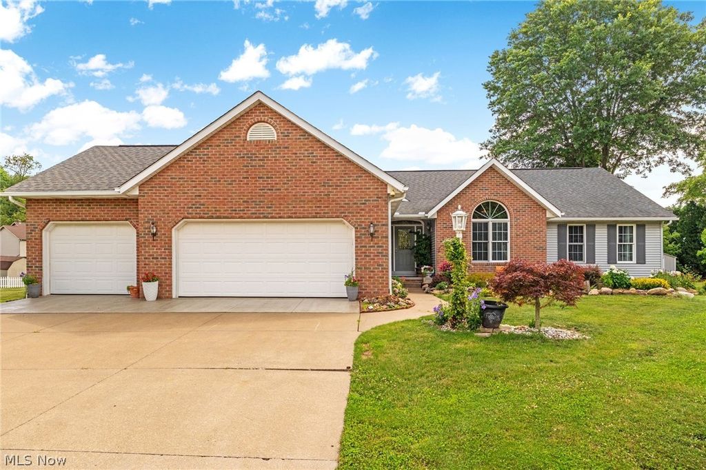 Photo of 3862 Lorwood Street NW, Massillon, OH 44646 (MLS # 5224364)