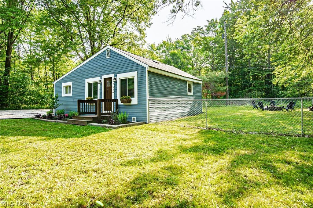 Photo of 2526 Morningside Avenue, Ashtabula, OH 44004 (MLS # 5210608)