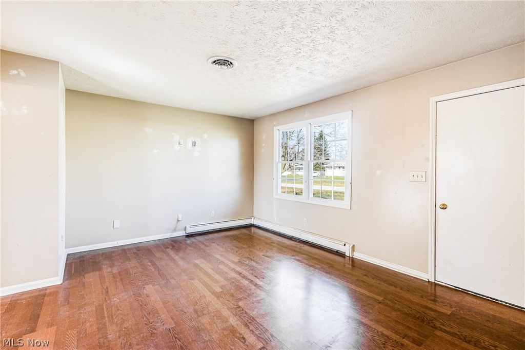 Photo of 125 Bittersweet Drive, Columbiana, OH 44408 (MLS # 5189832)