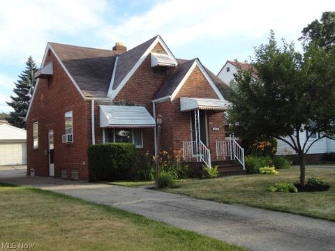 Single Family Residence in Parma OH 4423 Grantwood Drive.jpg