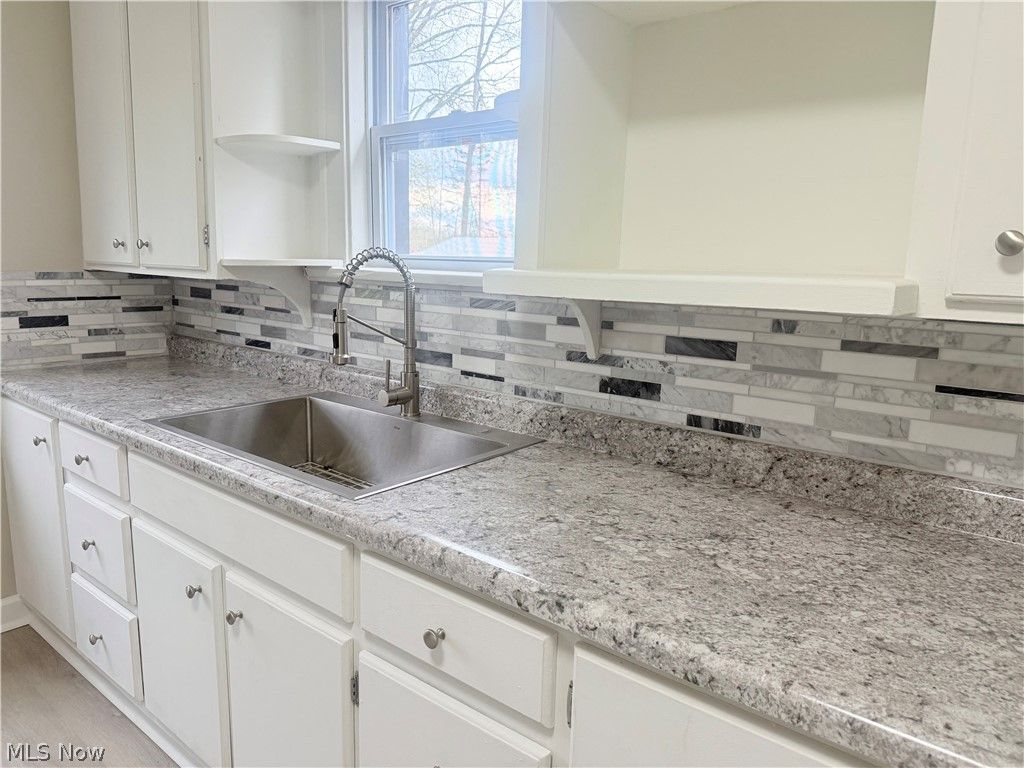 Photo of 138 Roslyn Dr, Youngstown, OH 44505 (MLS # 5199367)