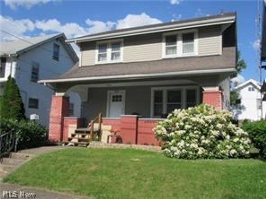 Very Nice and low maintenance home with 3 bedrooms and 1 full bathroom. 1 car garage. Fenced in private back yard. Plenty of storage space. Large and cozy front porch. Move in ready home. Great location close to highway and shopping.