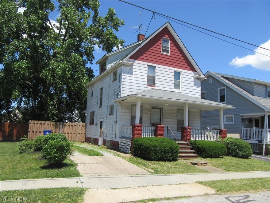 Move in Ready 3 Bedroom Colonial with fenced in backyard. Off Street parking and private driveway. Front Porch,fridge and stove provided. One year lease plus one month security deposit required.