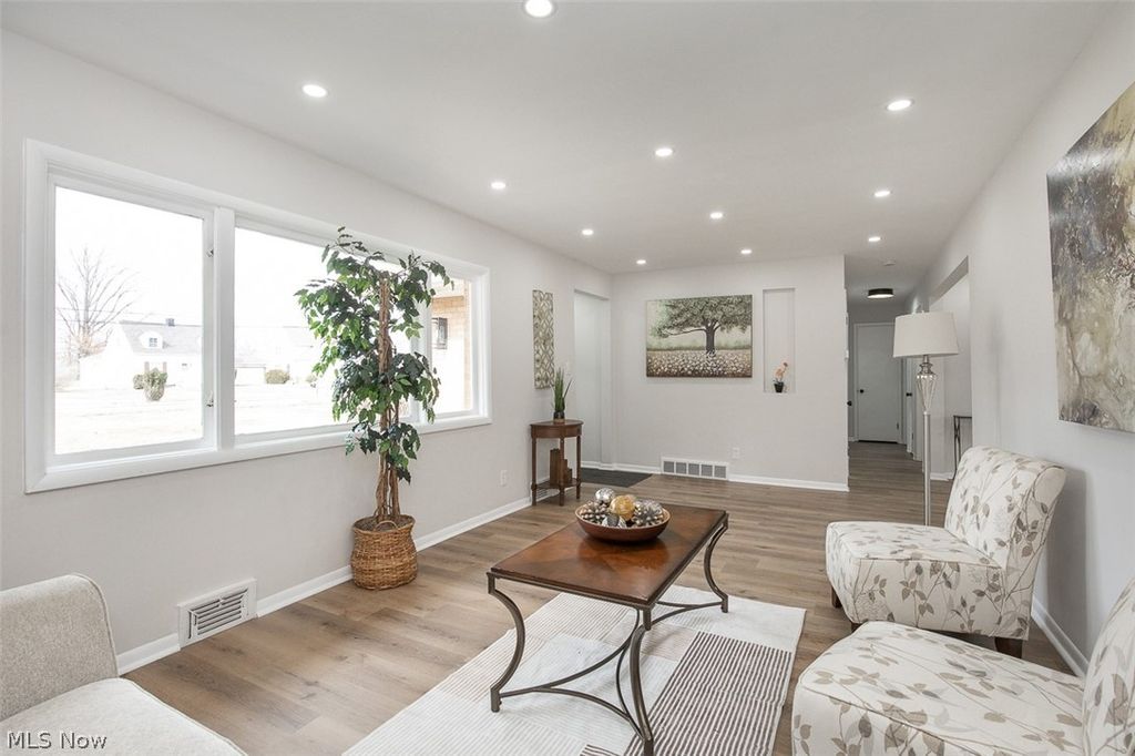 Photo of 5301 Mardale Avenue, Bedford Heights, OH 44146 (MLS # 5191373)