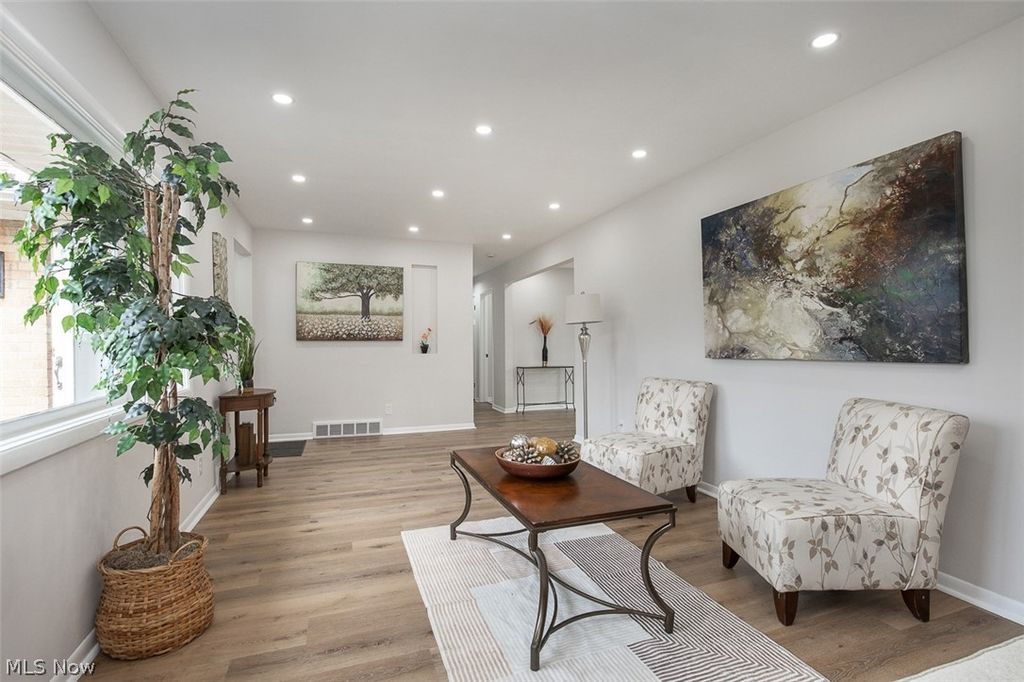 Photo of 5301 Mardale Avenue, Bedford Heights, OH 44146 (MLS # 5191373)